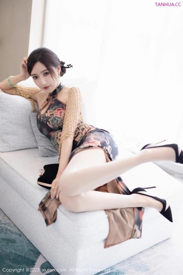 王馨瑶  [XiuRen]高清写真图 2023.10.11 No.7495 王馨瑶yanni 美腿旗袍第25张图片